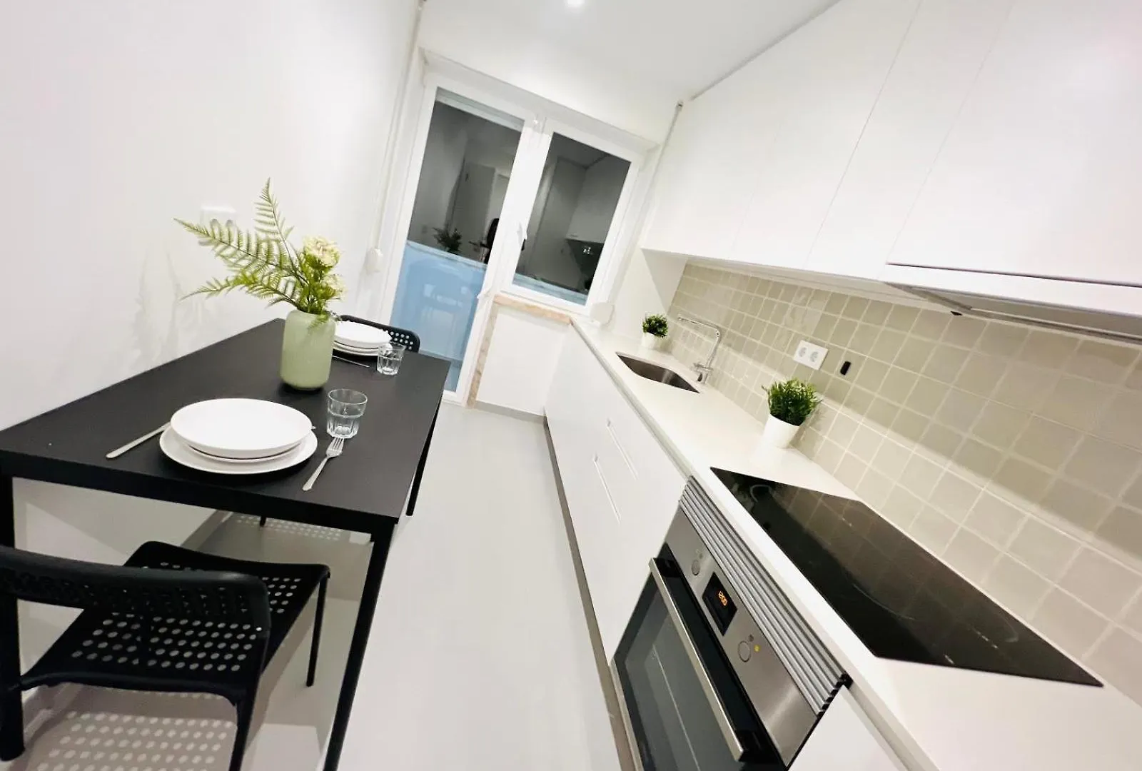 Top Central Lisbon Rooms, Ideal Location For Tourists
